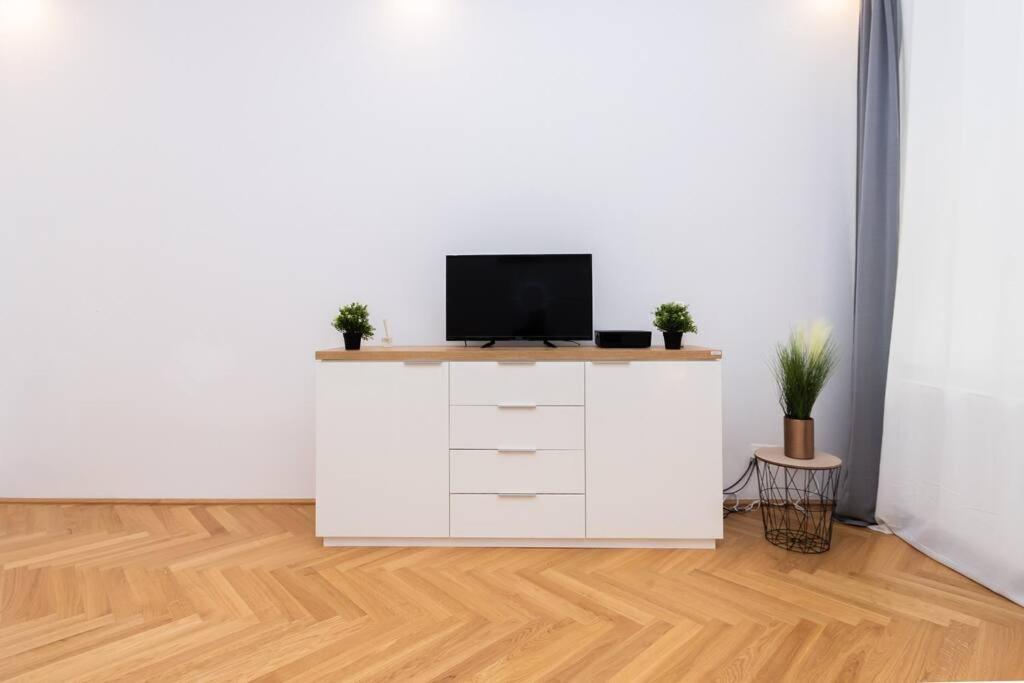 New, Central, In The Heart Of The 7Th Heaven Wien Exteriör bild
